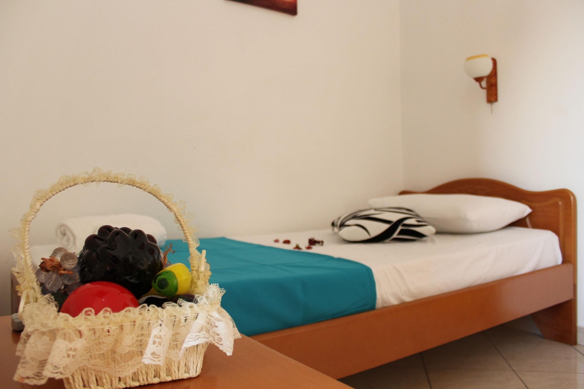 Hotel Holiday Саранда Экстерьер фото