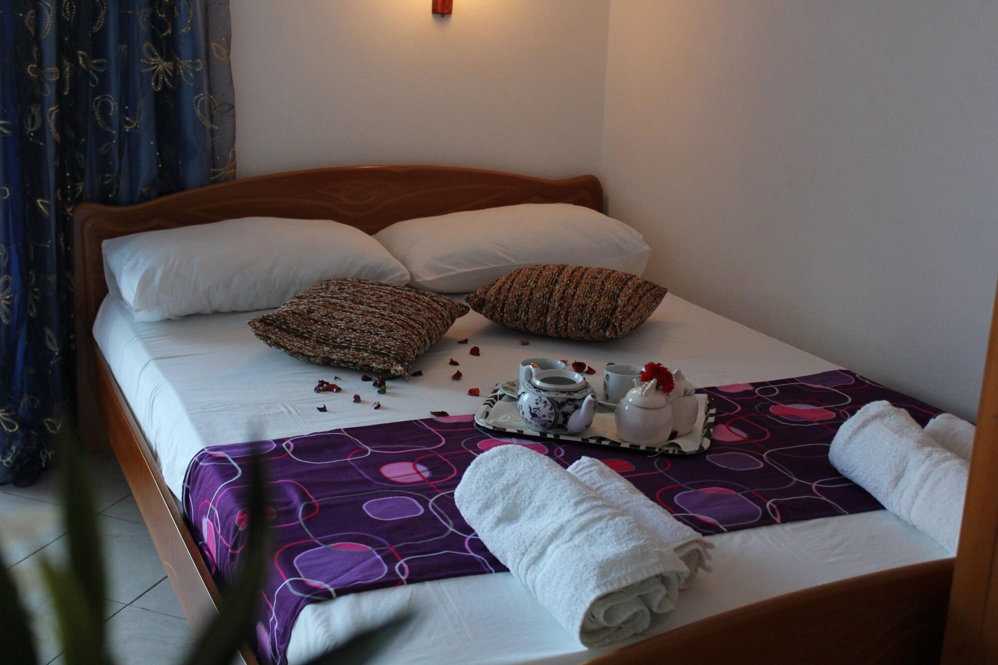 Hotel Holiday Саранда Экстерьер фото