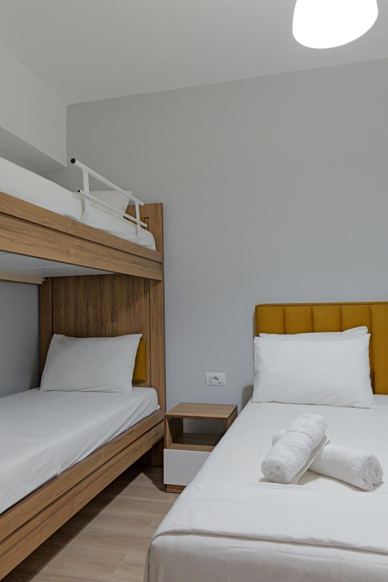 Hotel Holiday Саранда Экстерьер фото