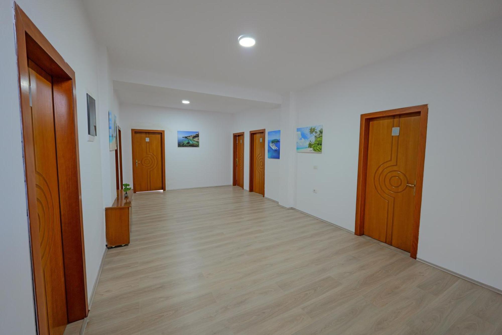 Hotel Holiday Саранда Экстерьер фото