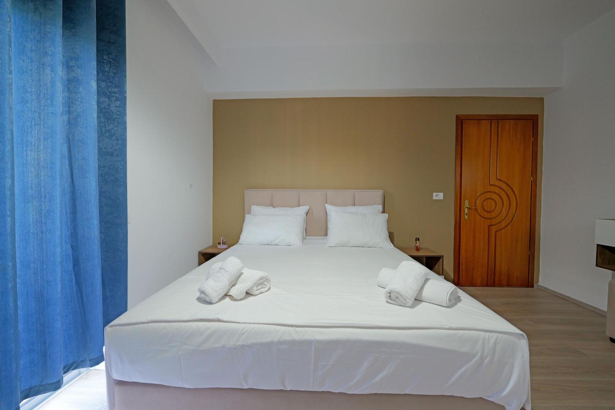 Hotel Holiday Саранда Экстерьер фото