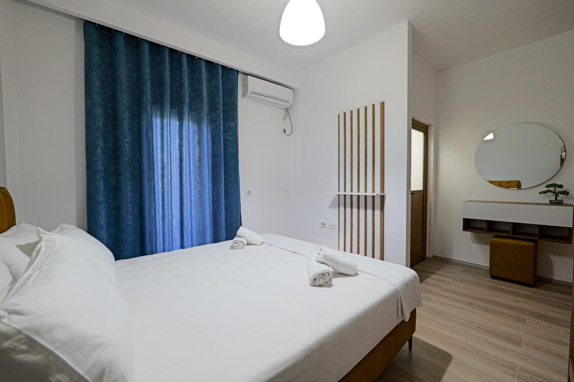 Hotel Holiday Саранда Экстерьер фото