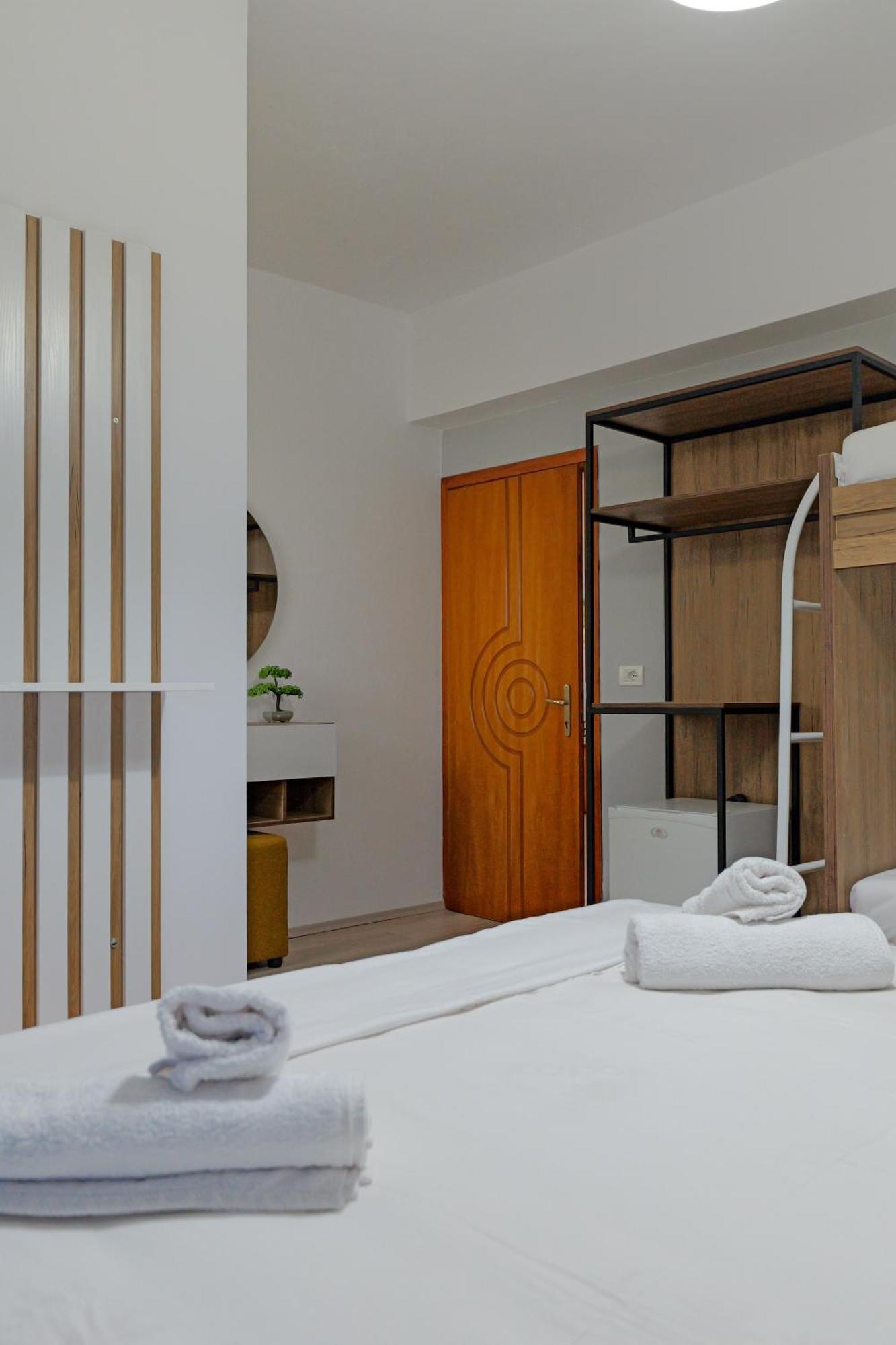 Hotel Holiday Саранда Экстерьер фото