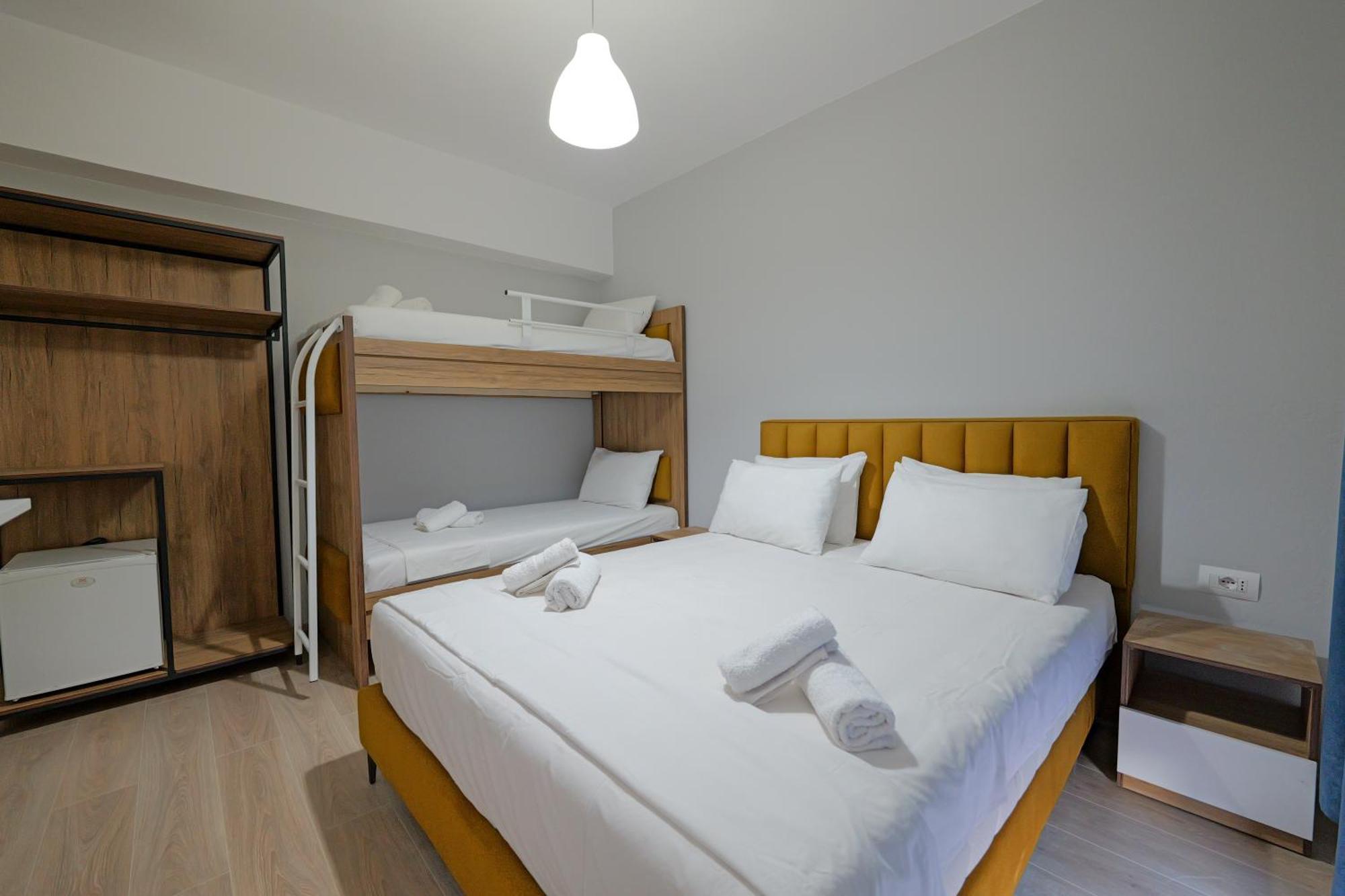 Hotel Holiday Саранда Экстерьер фото