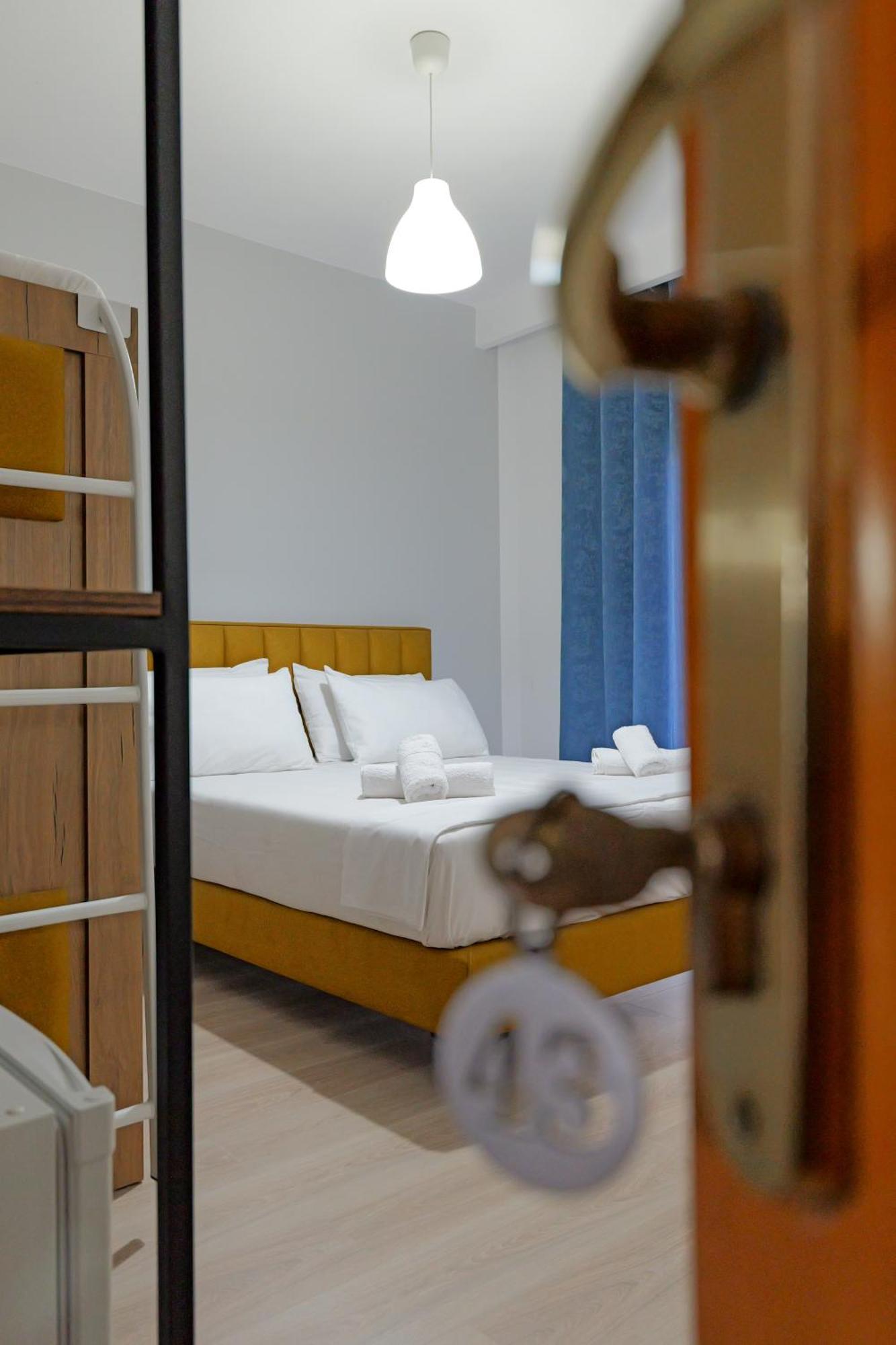 Hotel Holiday Саранда Экстерьер фото