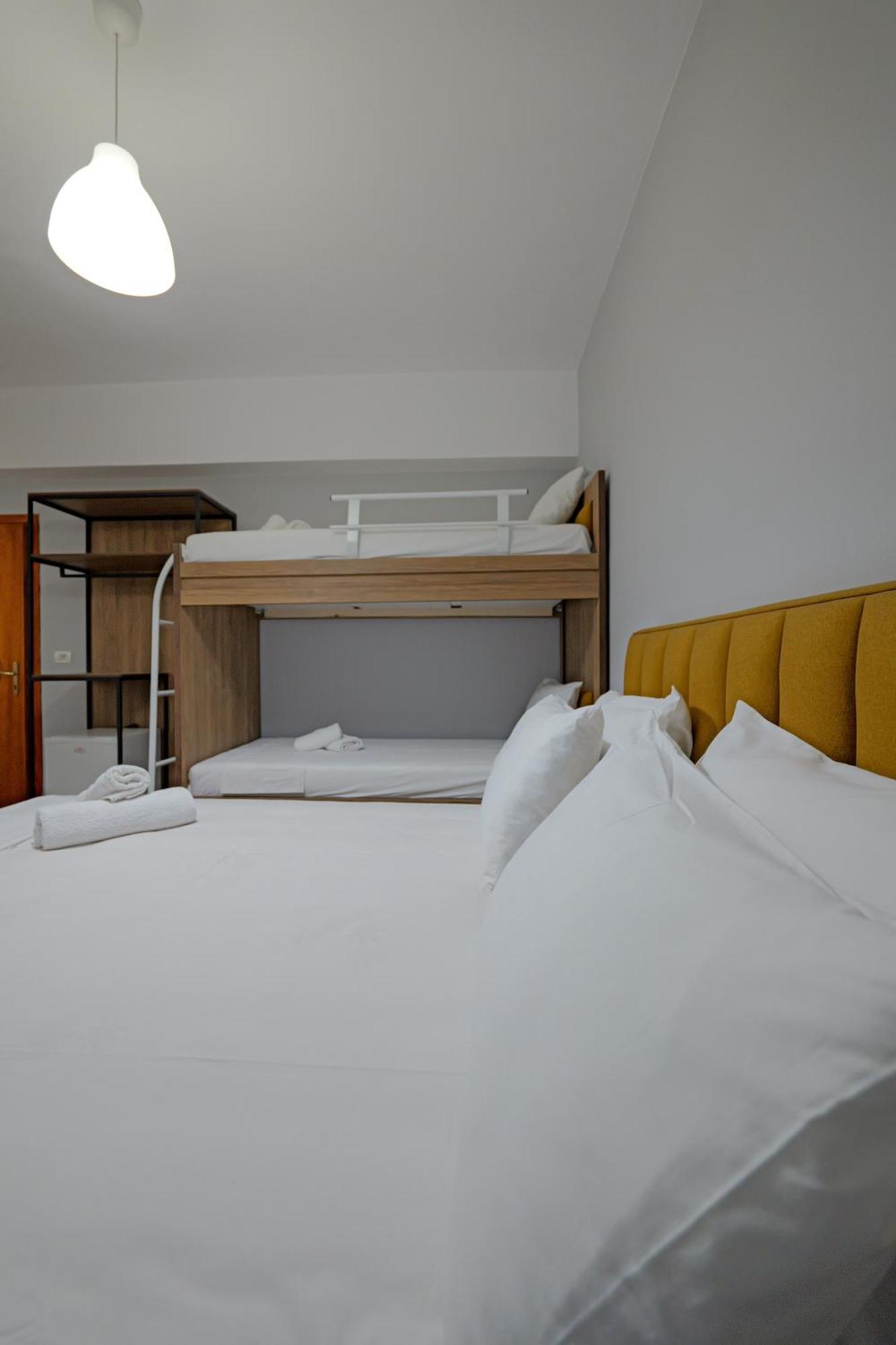 Hotel Holiday Саранда Экстерьер фото