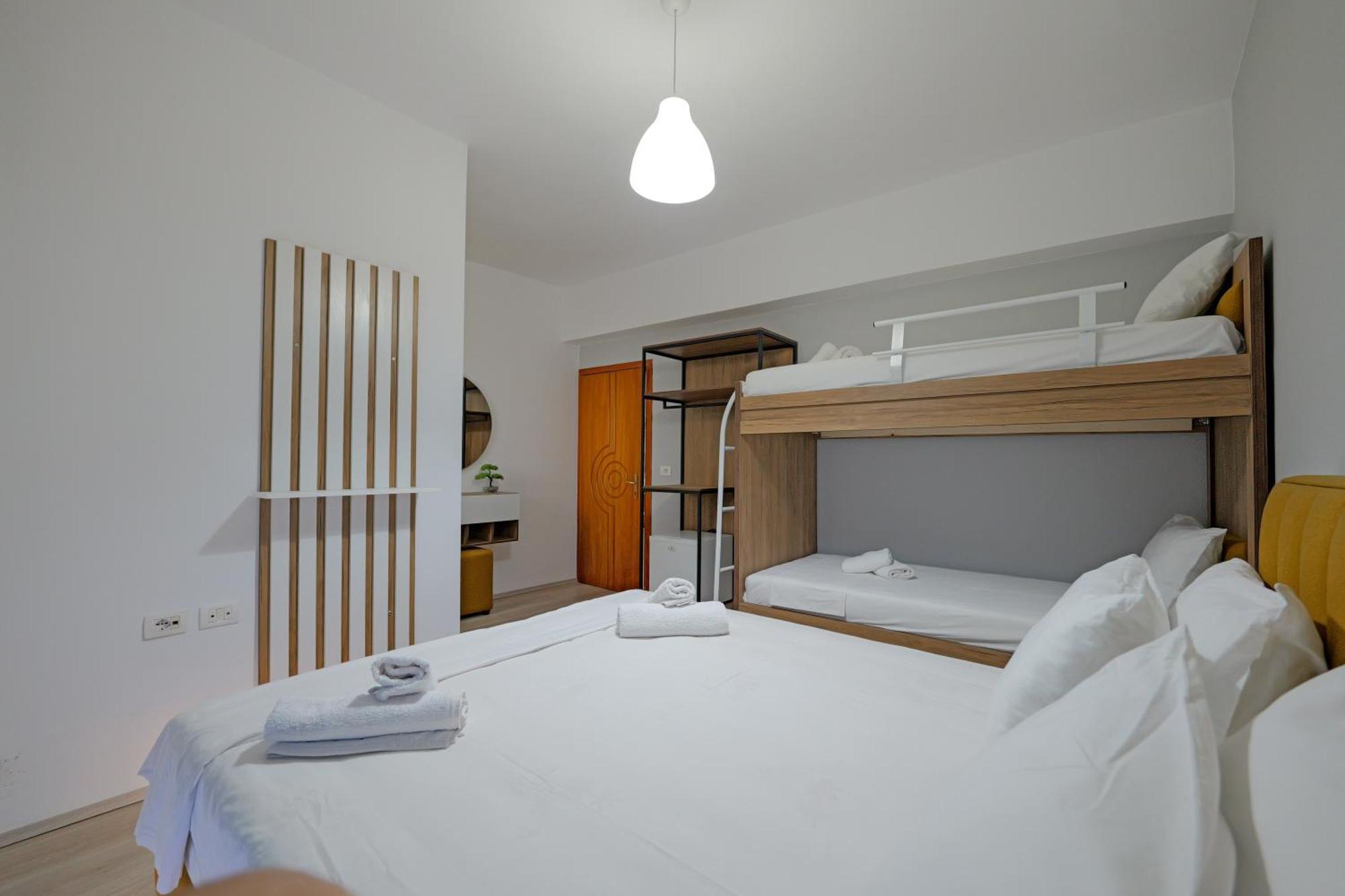 Hotel Holiday Саранда Экстерьер фото