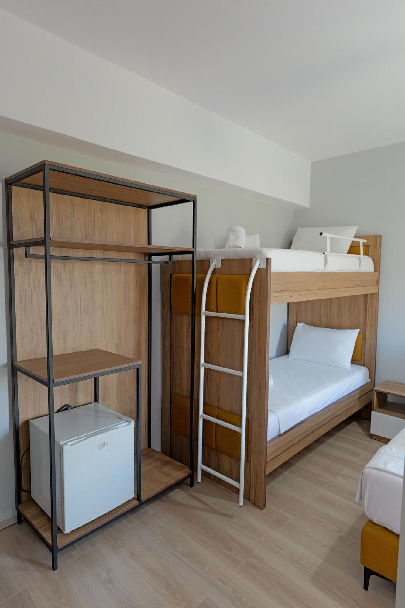 Hotel Holiday Саранда Экстерьер фото